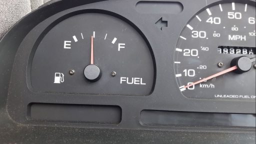 no marca el nivel de gasolina